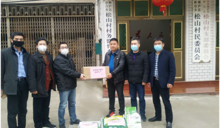 304永利带着新品种新技术“走亲连心”服务