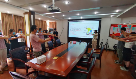 304永利举办应急救护安全演练暨职工卫生健康预警教育讲座